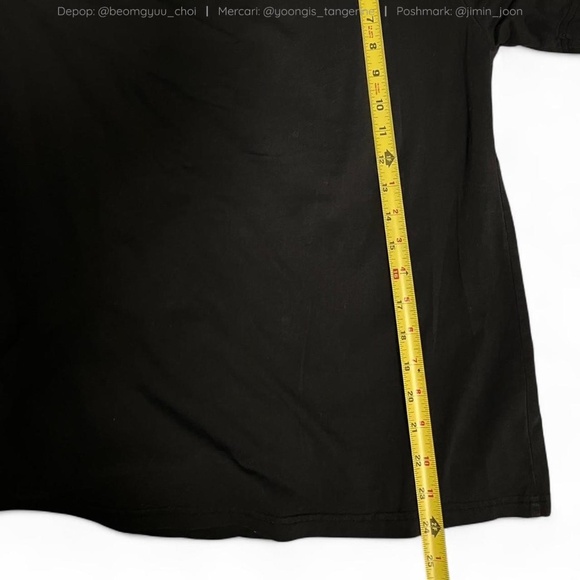 Graphic shirt with shoulder cutout - Picture 3 of 3